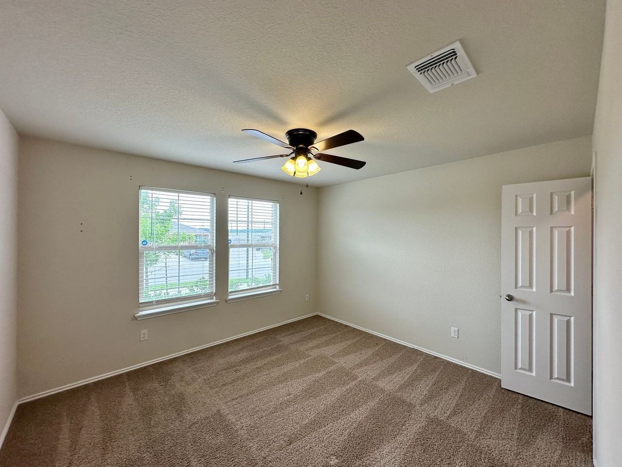 6116 Amelia Earhart Blvd - Photo 3 of 37