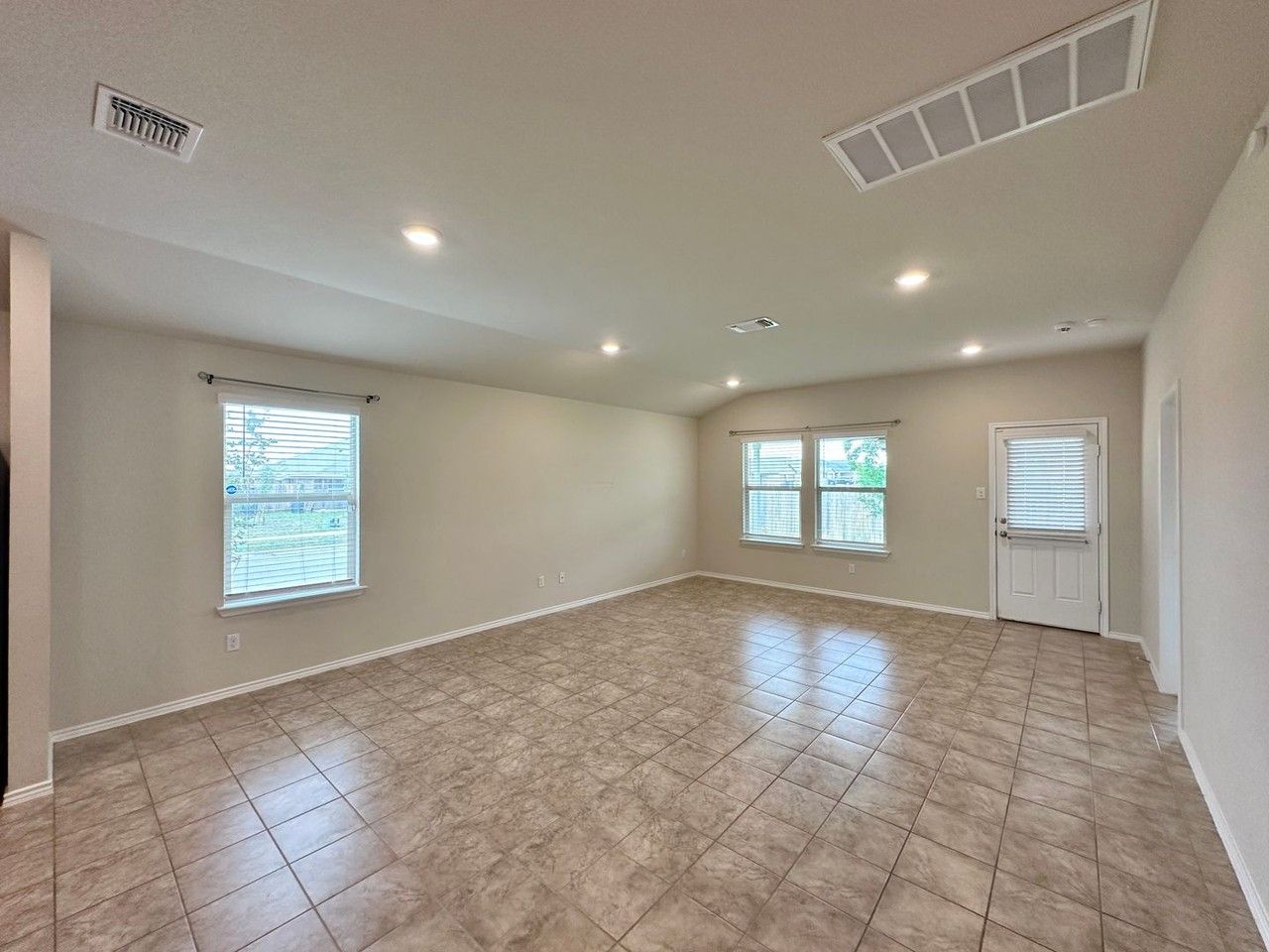 6116 Amelia Earhart Blvd - Photo 6 of 37
