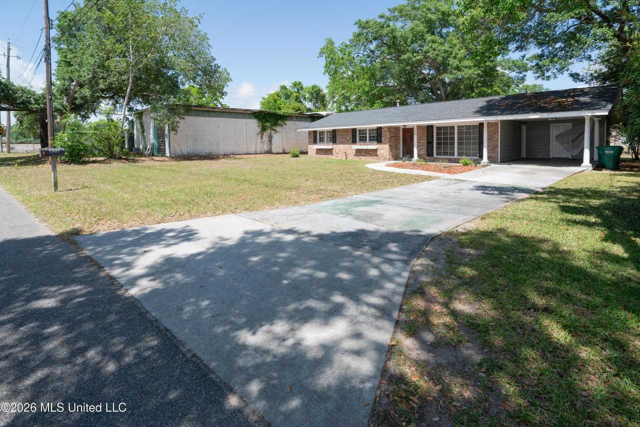 818 Lewis Ave - Photo 3 of 15
