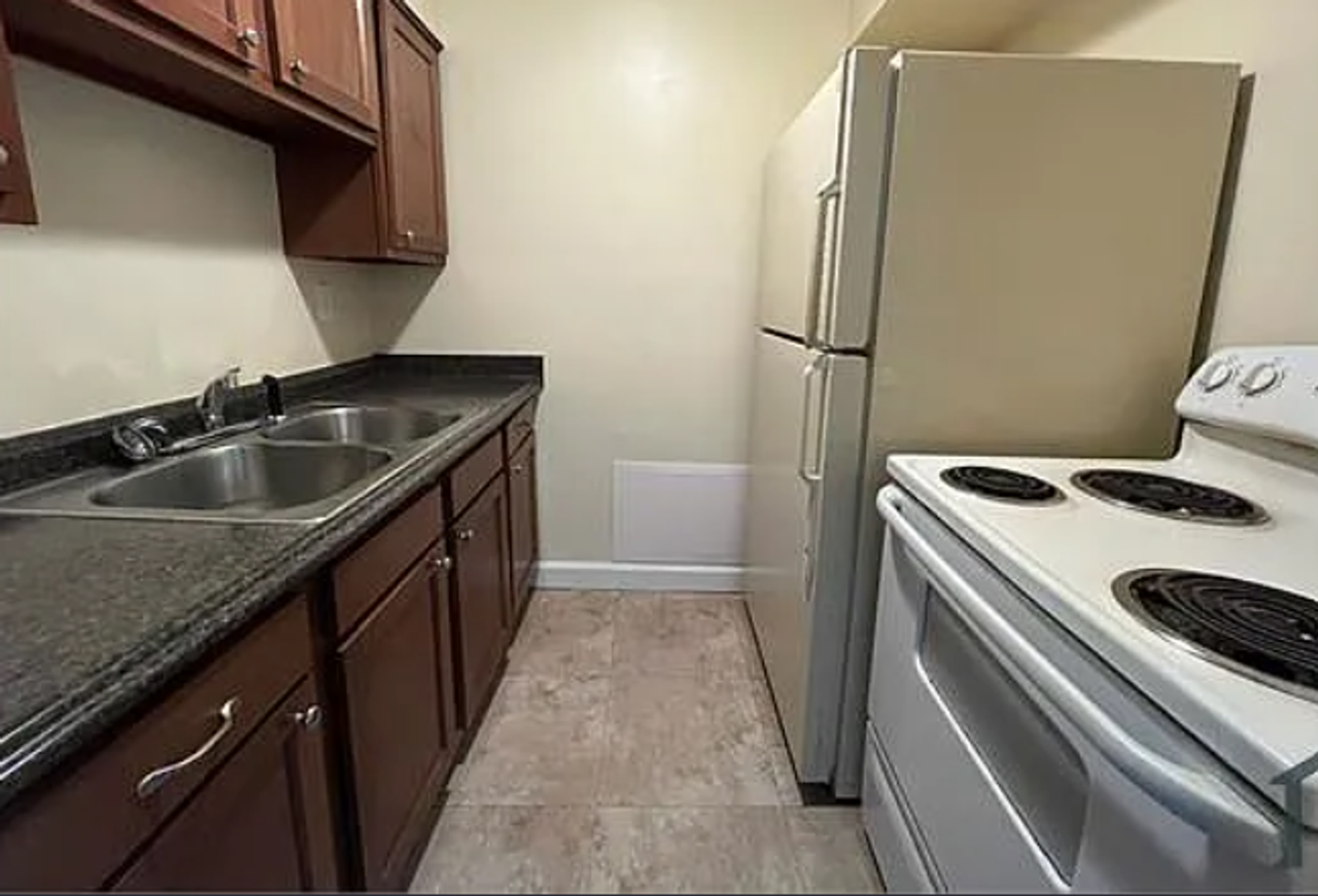 Ridgeway Apts - Photo 7 of 16