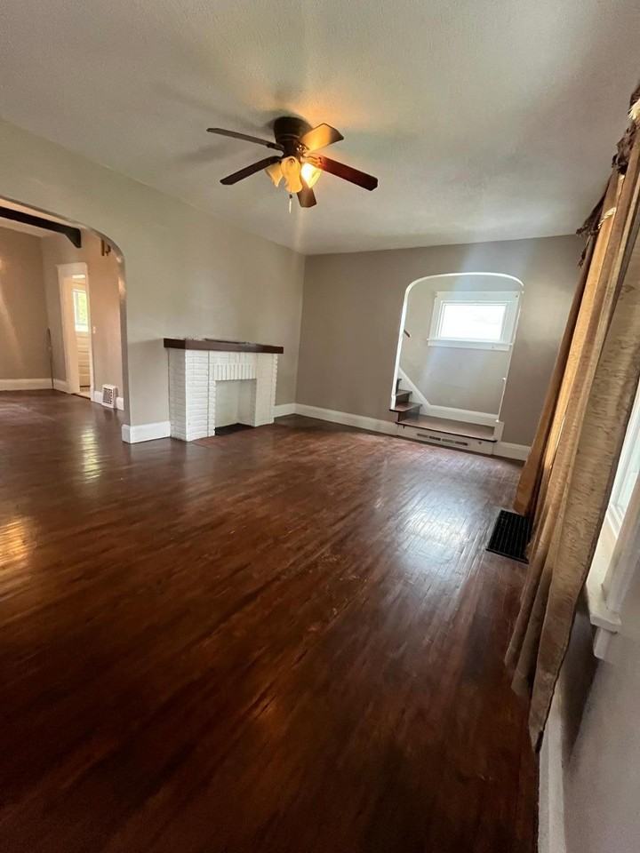3911 Leybourn Ave - Photo 3 of 7
