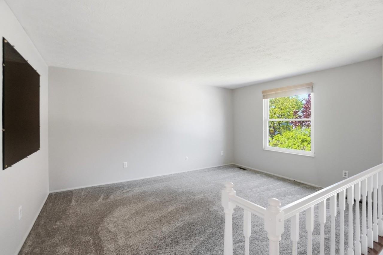 5454 Brook Point Rd - Photo 5 of 28
