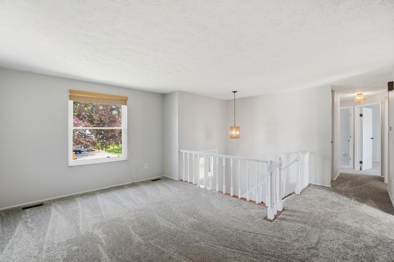 5454 Brook Point Rd - Photo 6 of 28