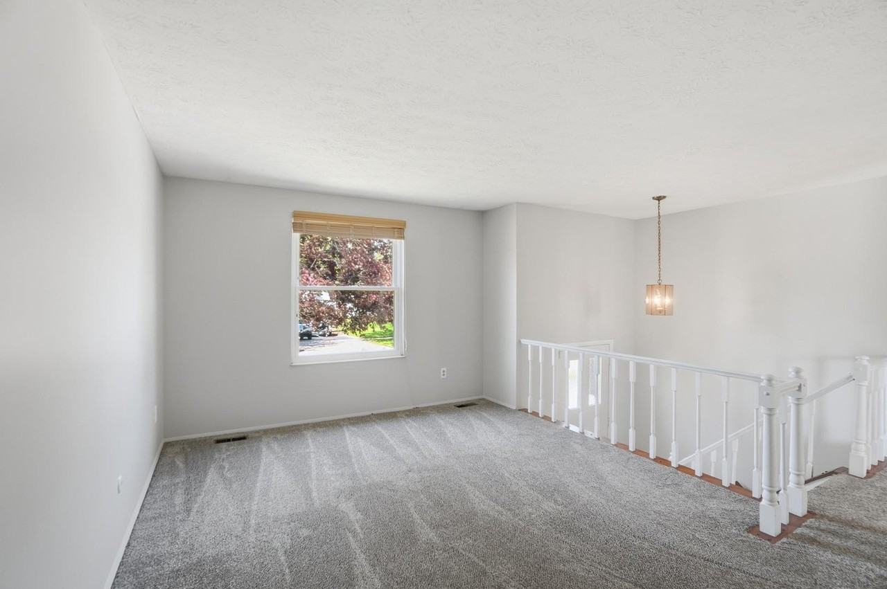 5454 Brook Point Rd - Photo 7 of 28