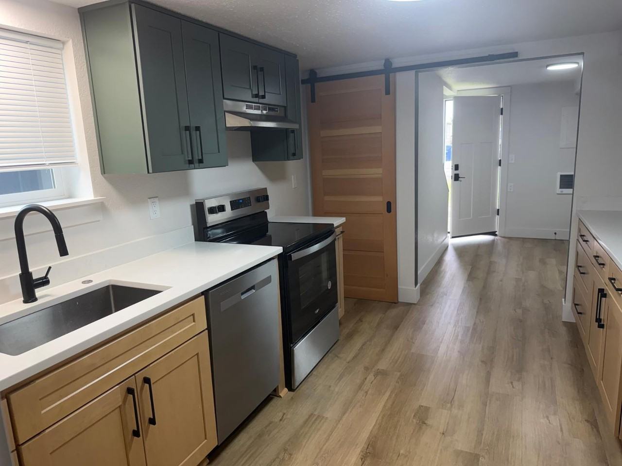 2552 Edison St - Photo 3 of 13