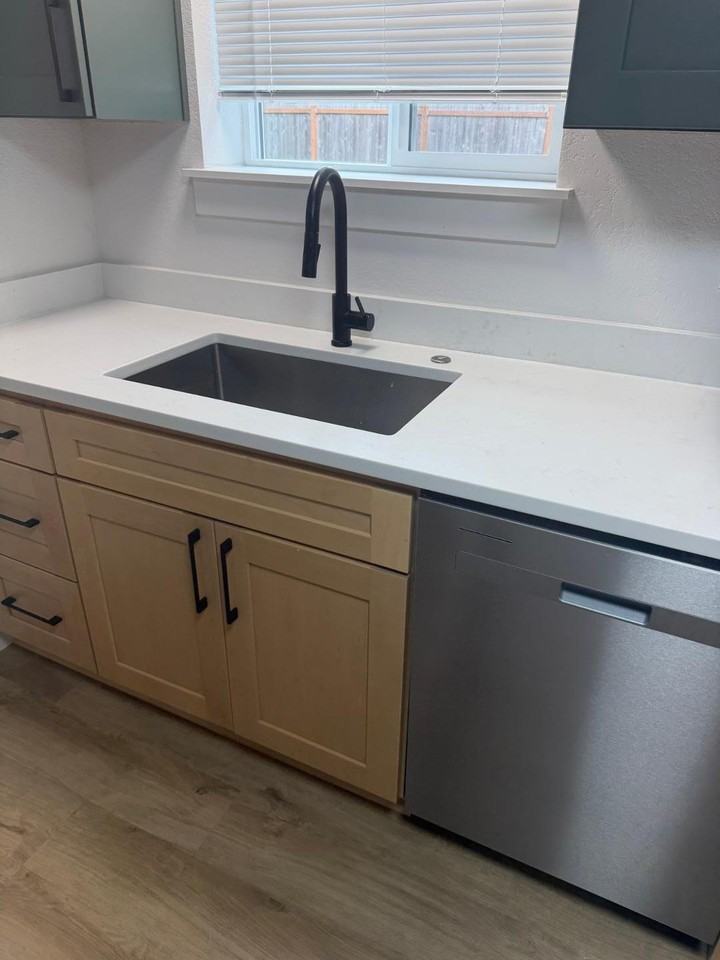 2552 Edison St - Photo 4 of 13