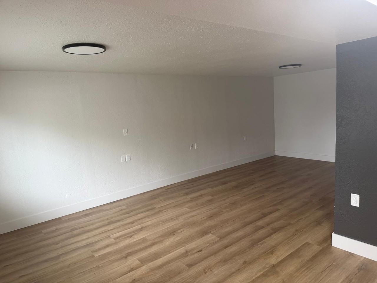 2552 Edison St - Photo 5 of 13