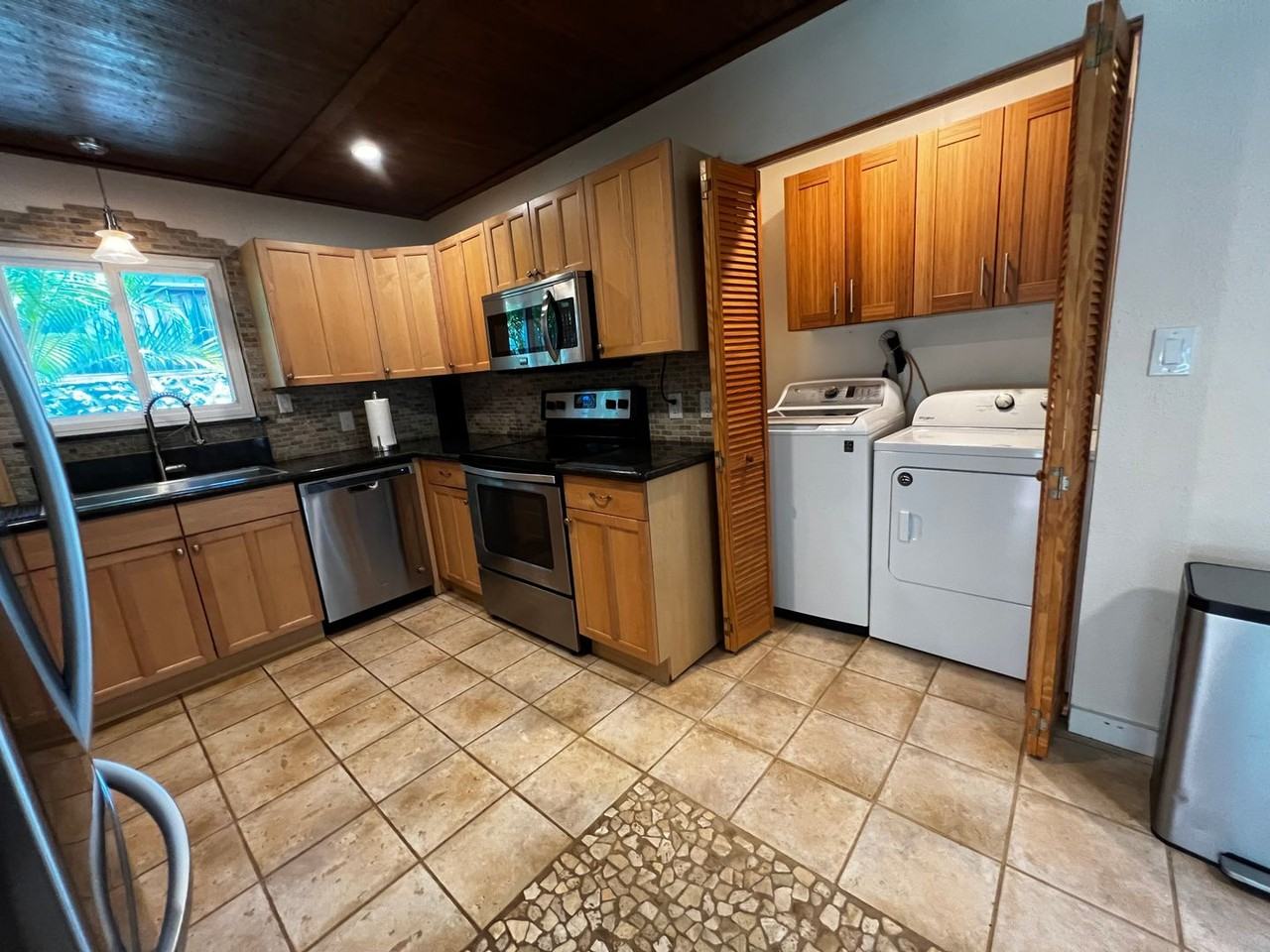 167 Mahina St - Photo 4 of 26