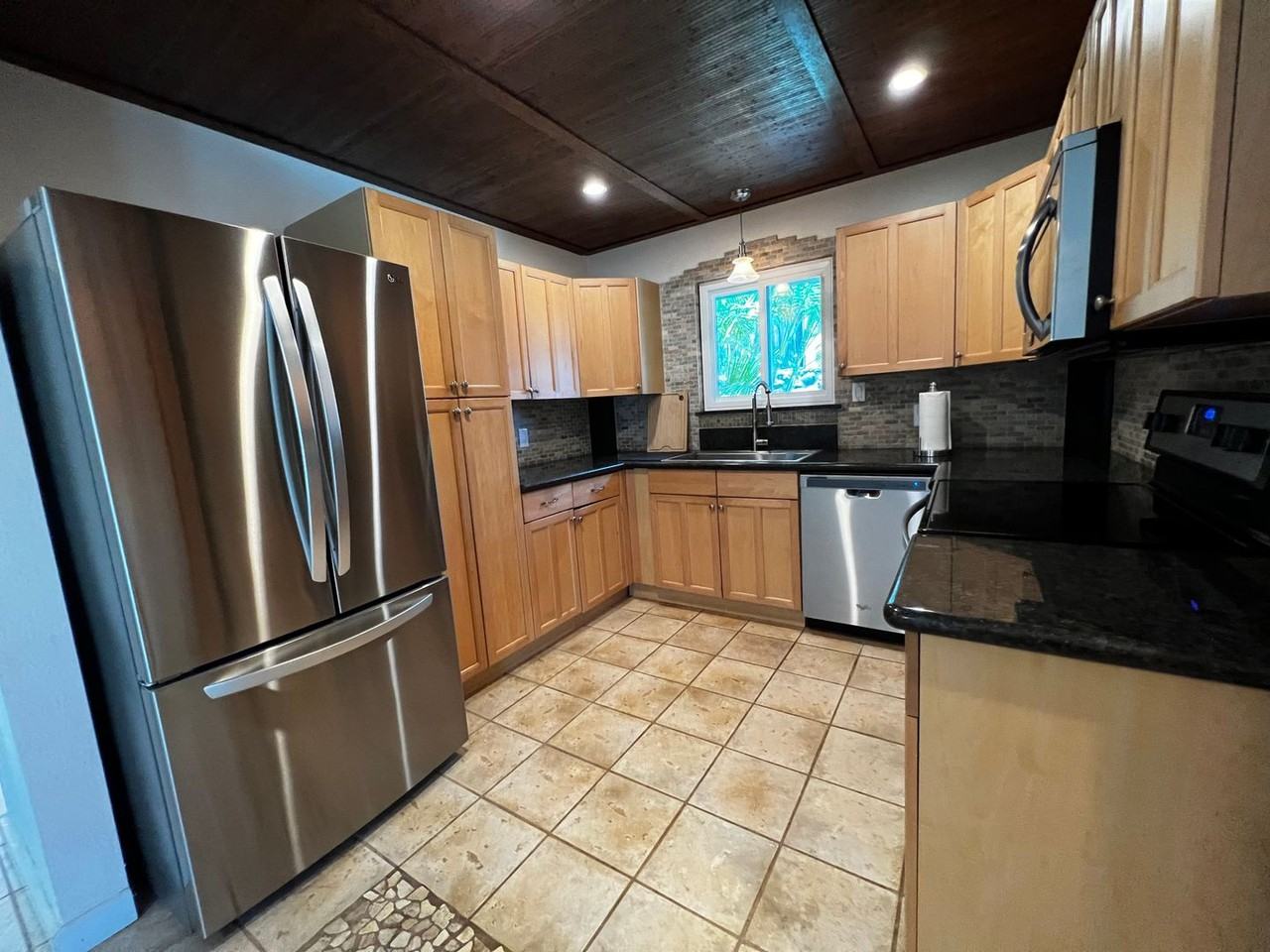 167 Mahina St - Photo 5 of 26