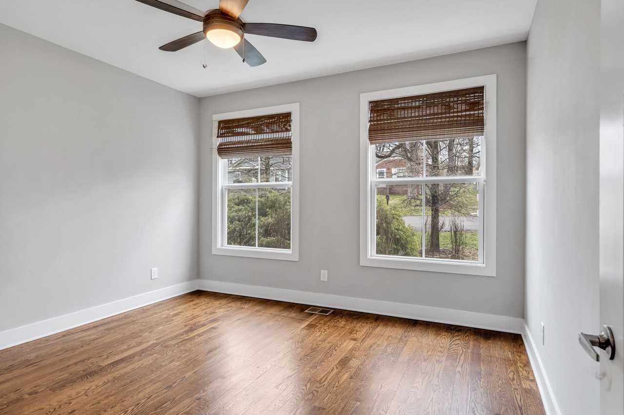 509A Moore Ave - Photo 6 of 39