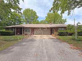 featured image of 523 W Swan St