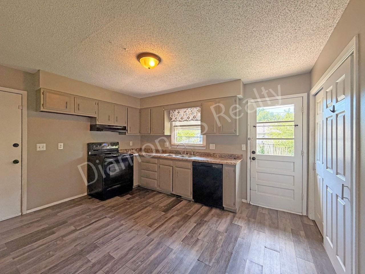 1006 W Edgewood St - Photo 6 of 18