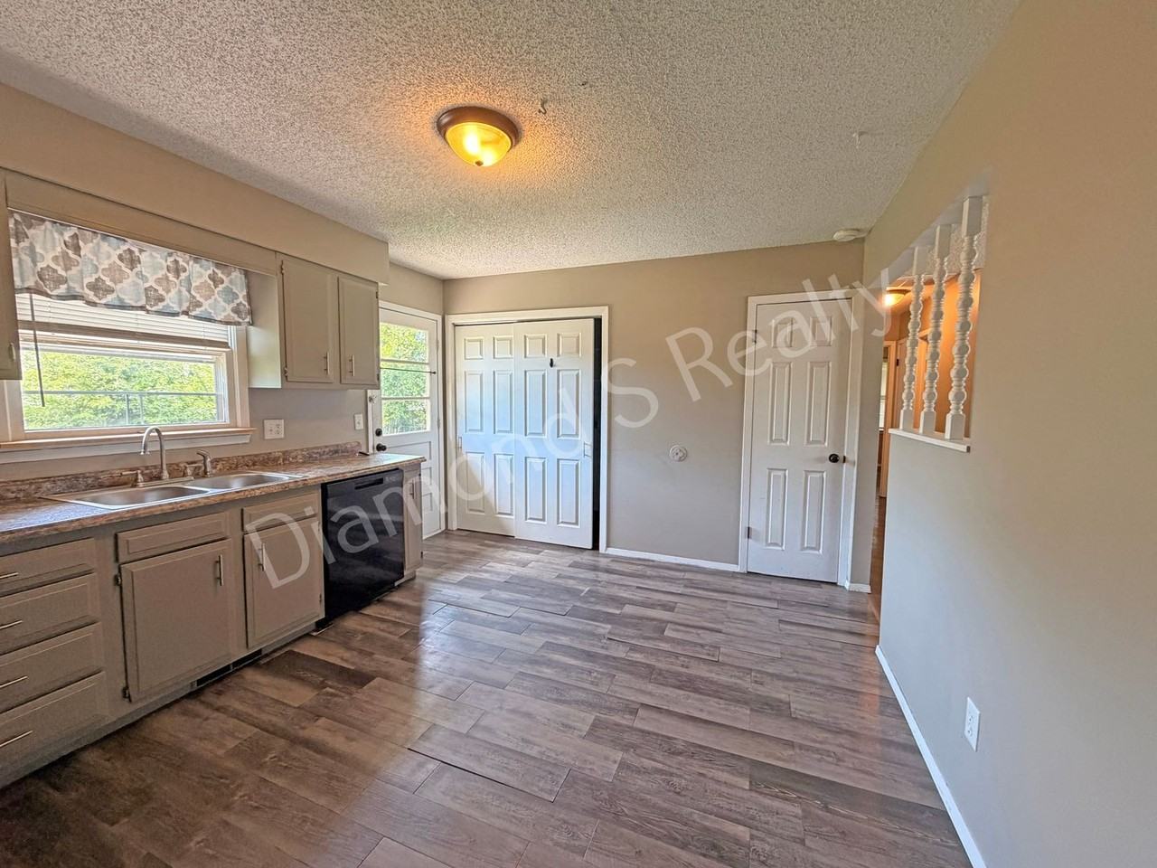 1006 W Edgewood St - Photo 7 of 18