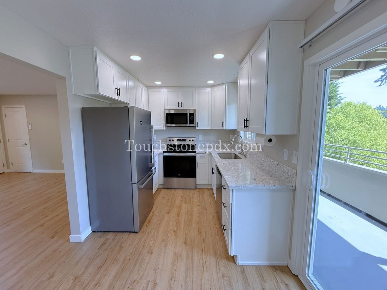 2289 5th Ave - Photo 4 of 27