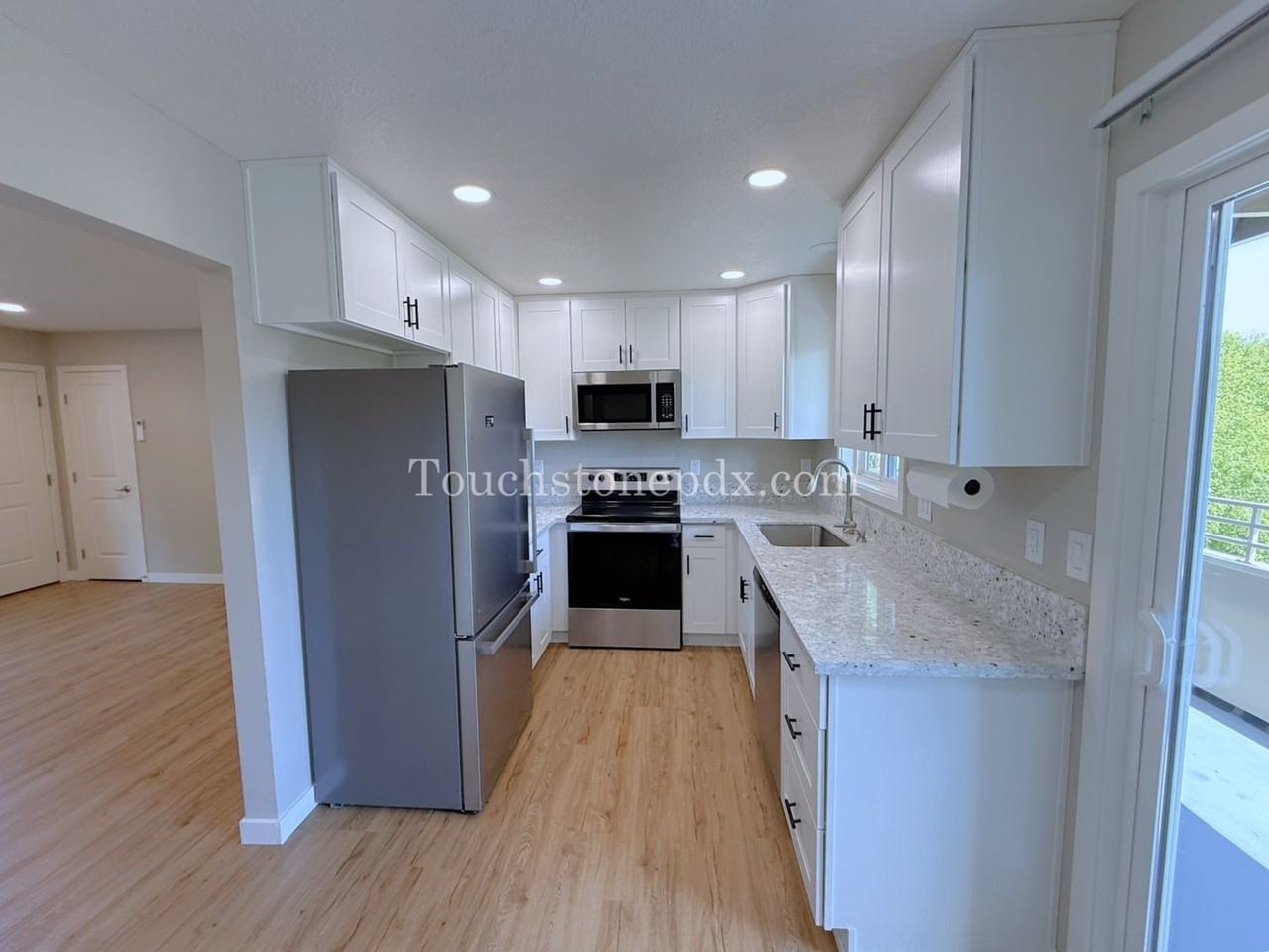 2289 5th Ave - Photo 5 of 27