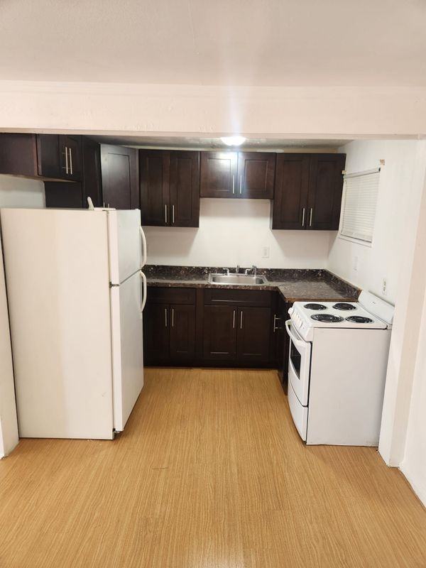 610 Ne 35th St ##3 - Photo 3 of 7