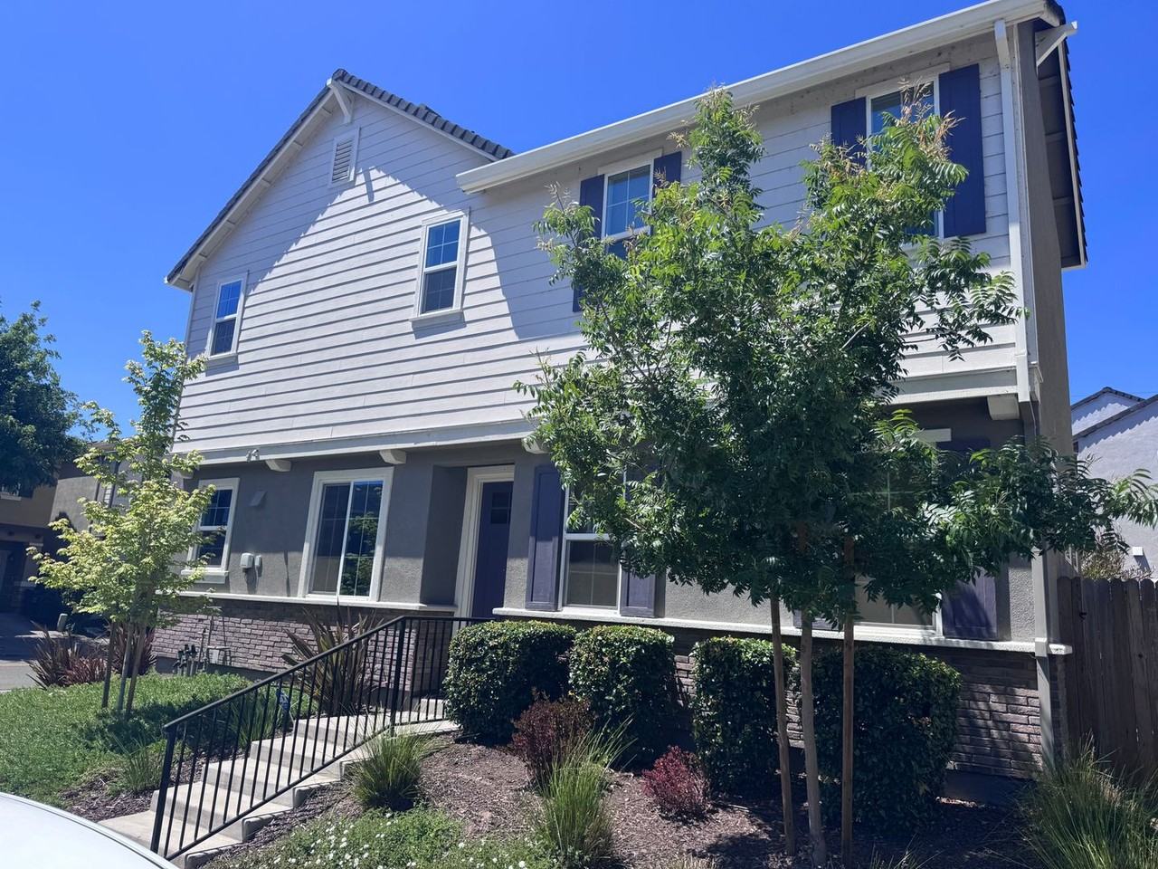 5019 Wuthering Ave - Photo 2 of 12