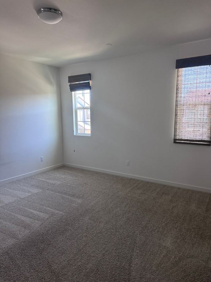 5019 Wuthering Ave - Photo 7 of 12