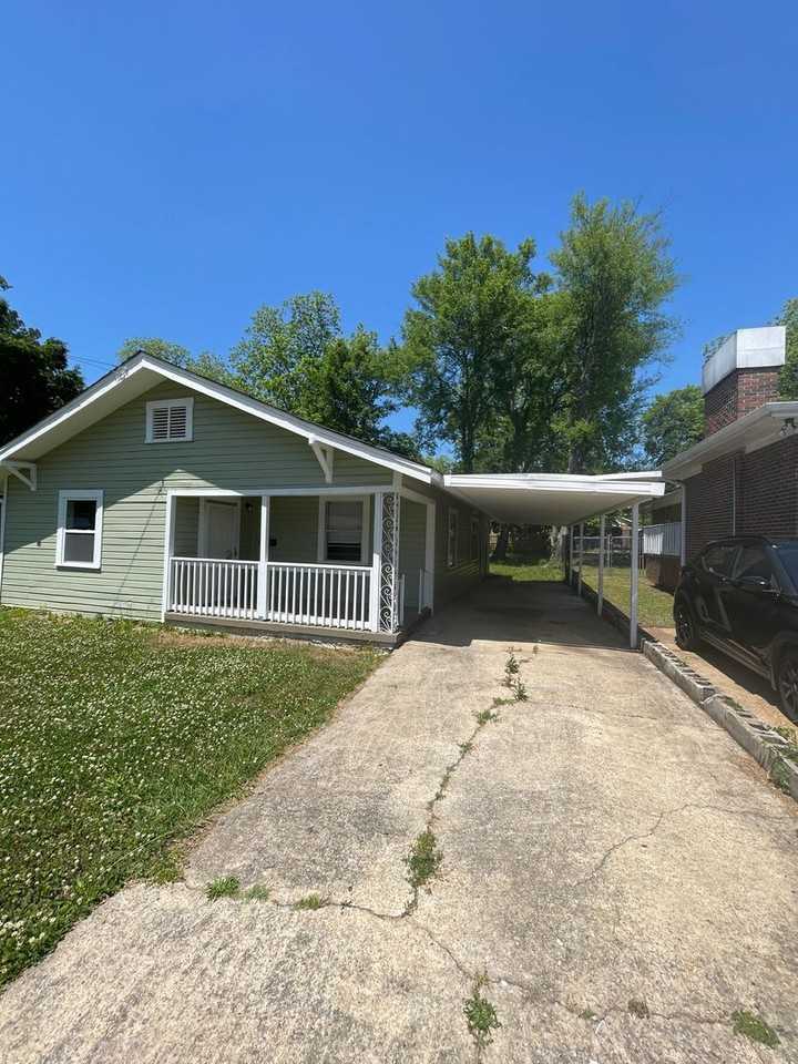 704 61st St - Photo 2 of 8