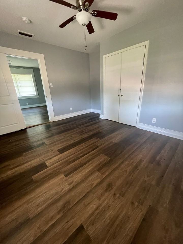 704 61st St - Photo 5 of 8
