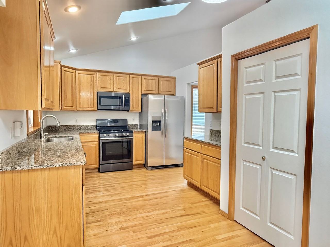 5404 Narbeck Ave - Photo 3 of 32