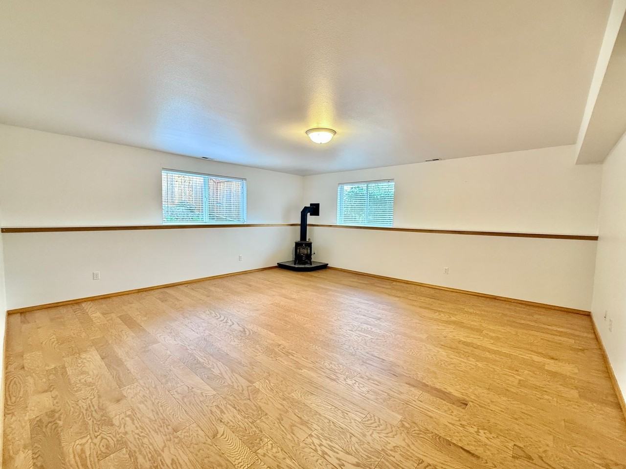 5404 Narbeck Ave - Photo 4 of 32