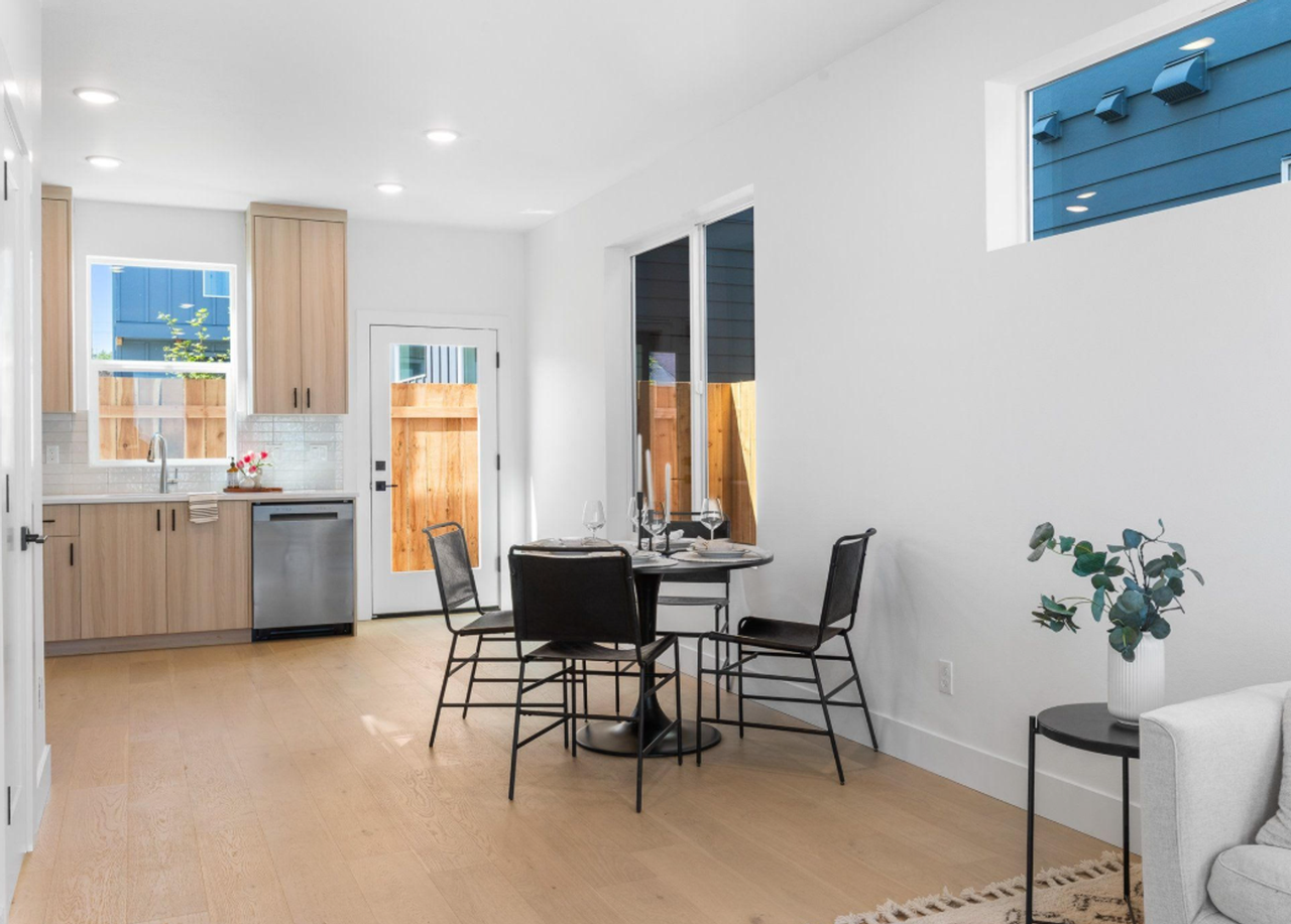 4362 Ne Going St - Photo 6 of 15