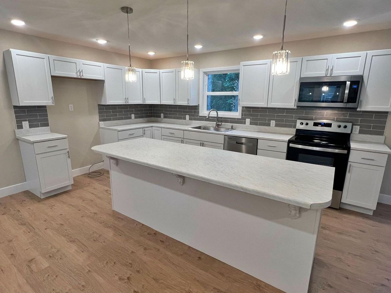 601 Parkade Blvd - Photo 6 of 21