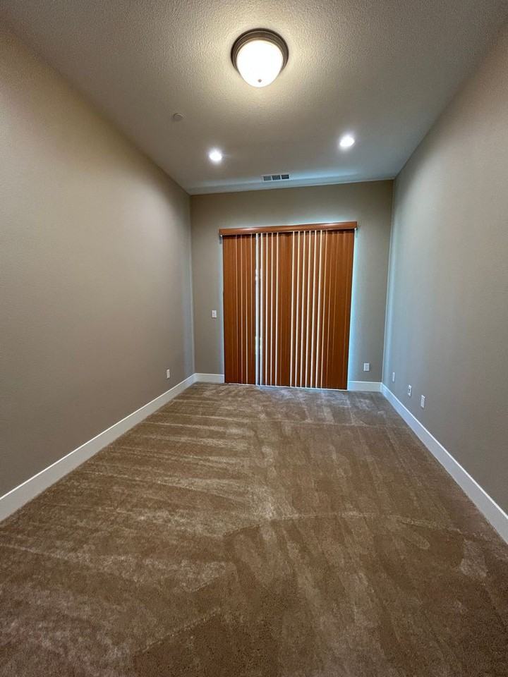 2130 Red Oak Dr - Photo 2 of 18
