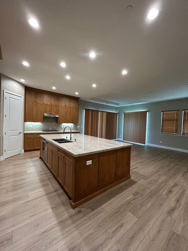 2130 Red Oak Dr - Photo 3 of 18
