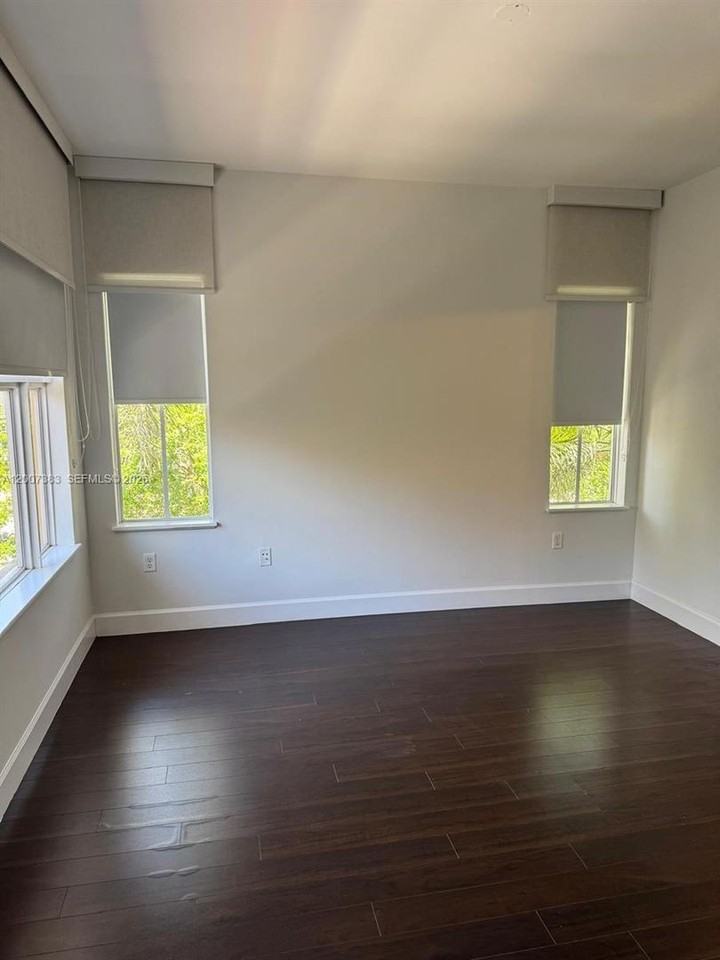18421 Ne 27th Ct #0 - Photo 2 of 11