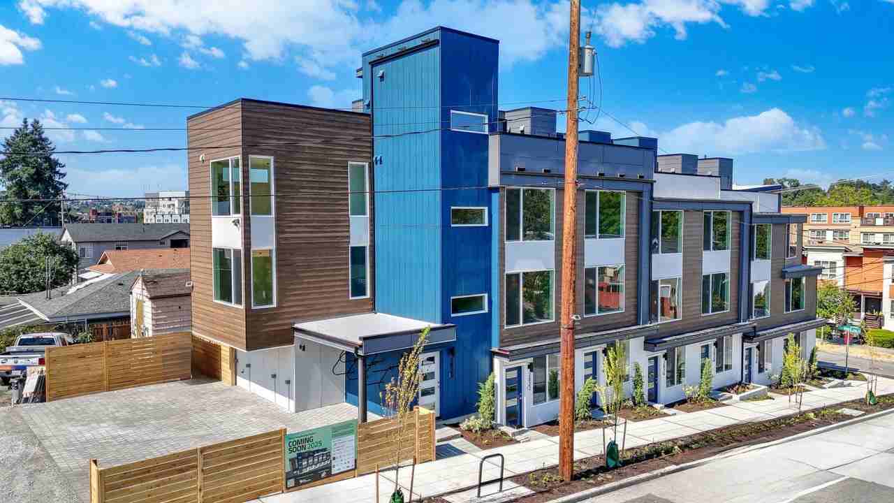 2824 S Walden St - Photo 2 of 22