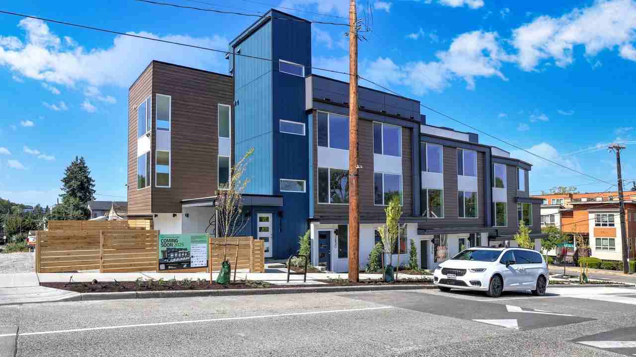 2824 S Walden St - Photo 3 of 22