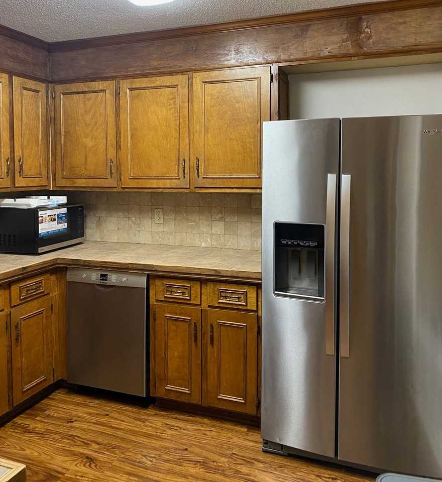110 Riverdale Dr - Photo 5 of 18