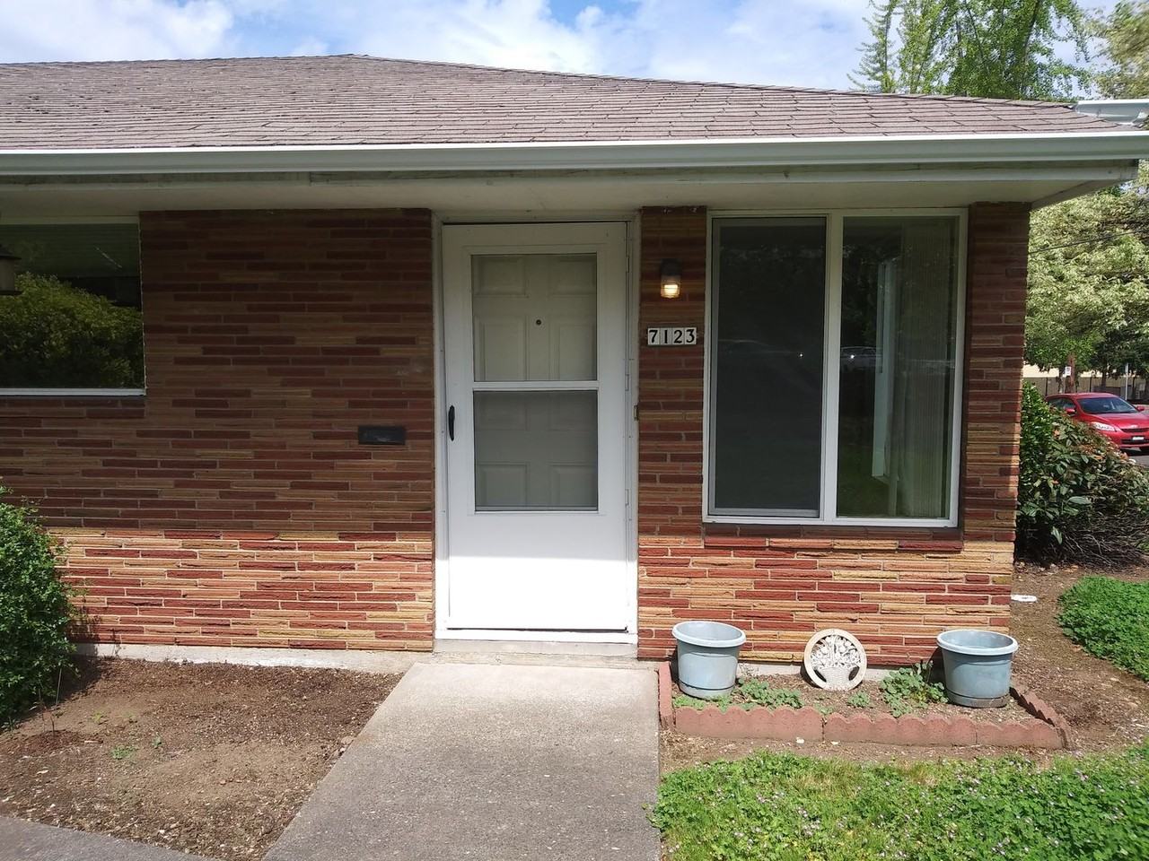 7123 N Maryland Ave - Photo 2 of 13