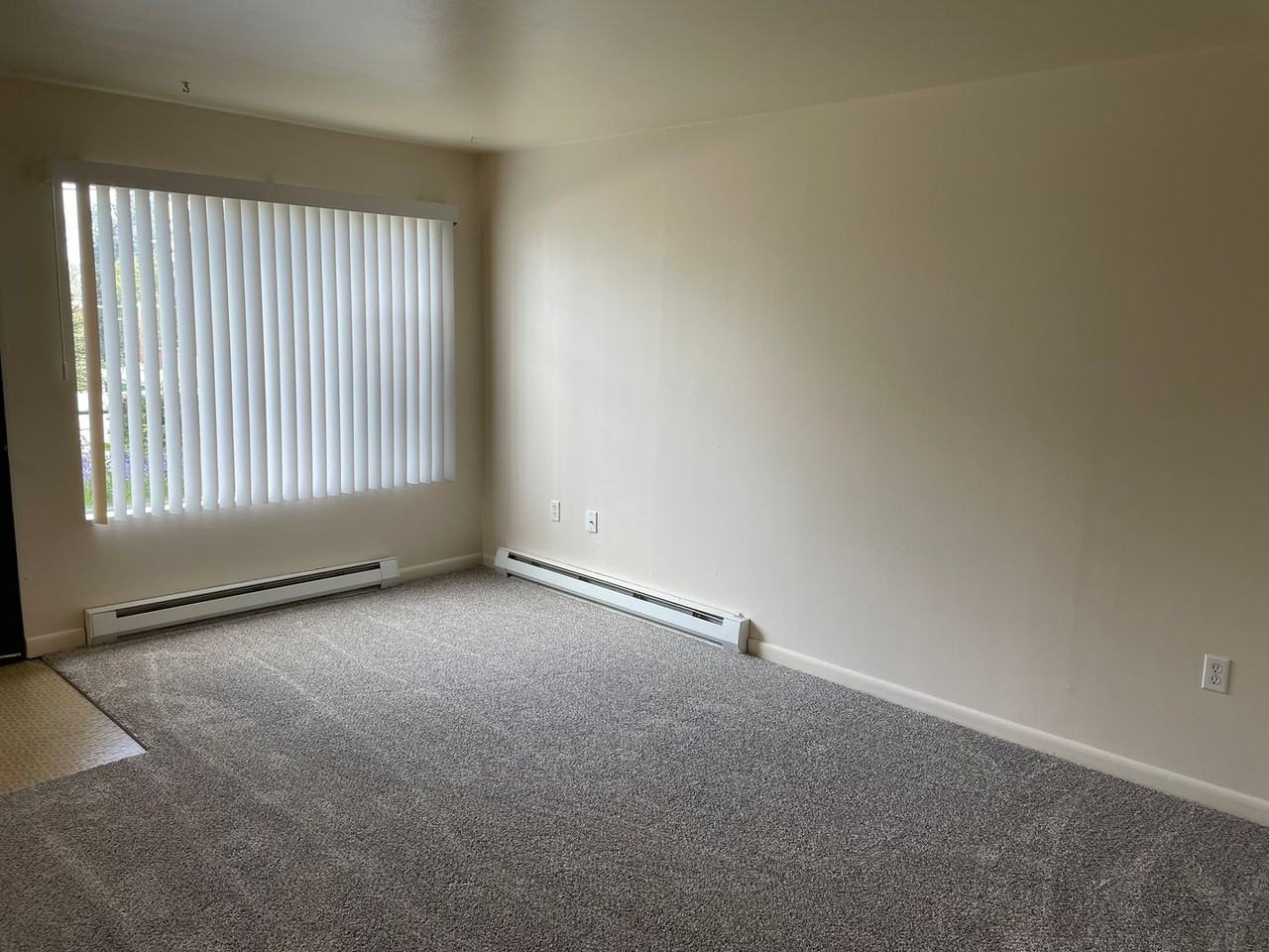 5127COLBYAVE - Photo 5 of 30
