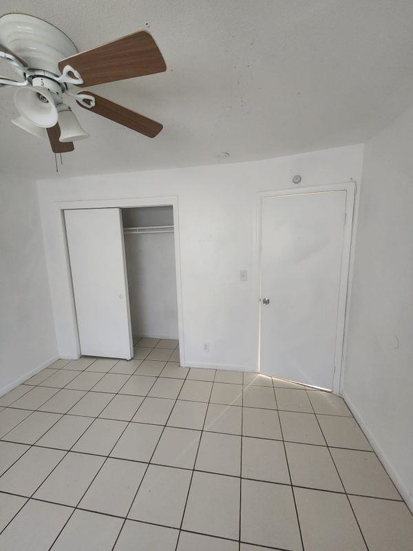 5425 Nw 15th Ct - Photo 3 of 9