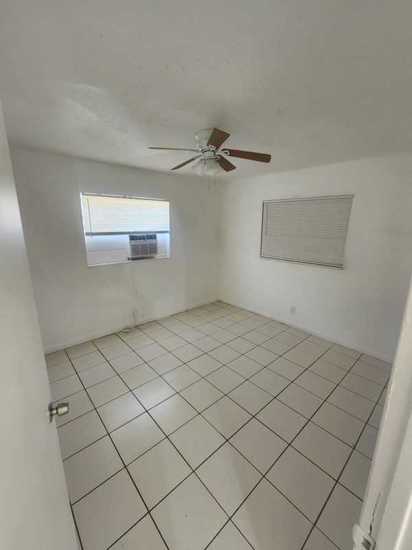 5425 Nw 15th Ct - Photo 4 of 9