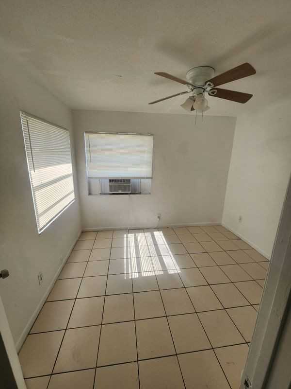 5425 Nw 15th Ct - Photo 6 of 9