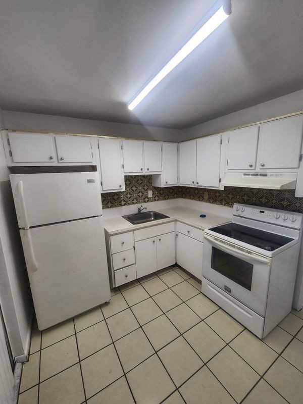 5425 Nw 15th Ct - Photo 7 of 9