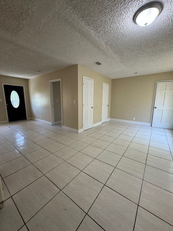 349 Nw 3rd St - Photo 6 of 17