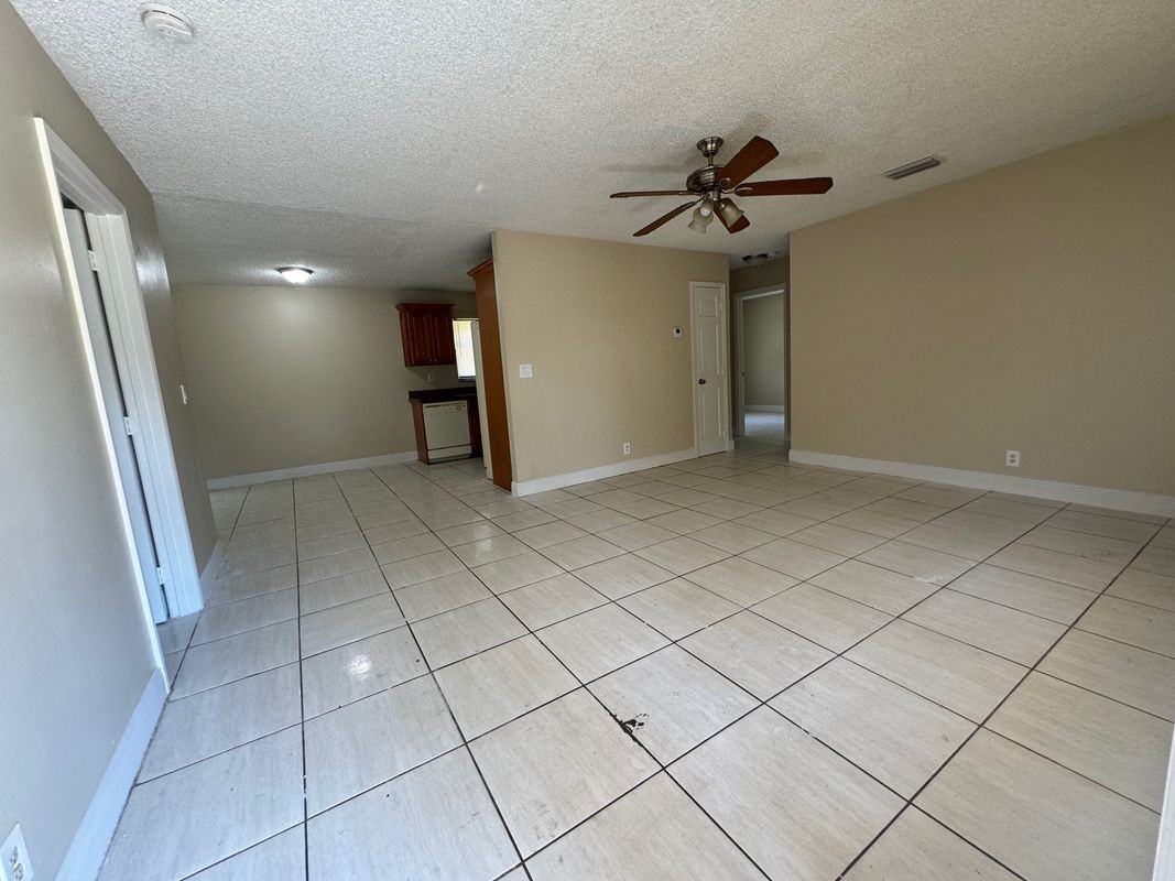 349 Nw 3rd St - Photo 7 of 17