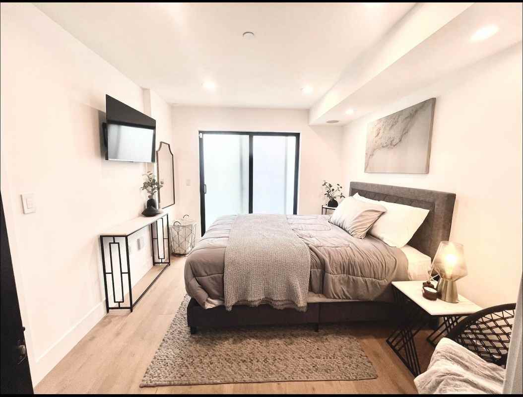 11326 Victory Blvd - Photo 7 of 7
