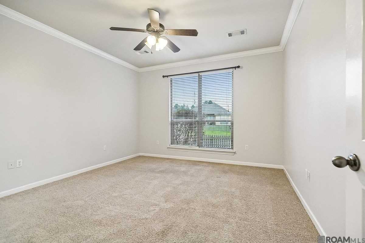 3418 Southlake Ave - Photo 2 of 5