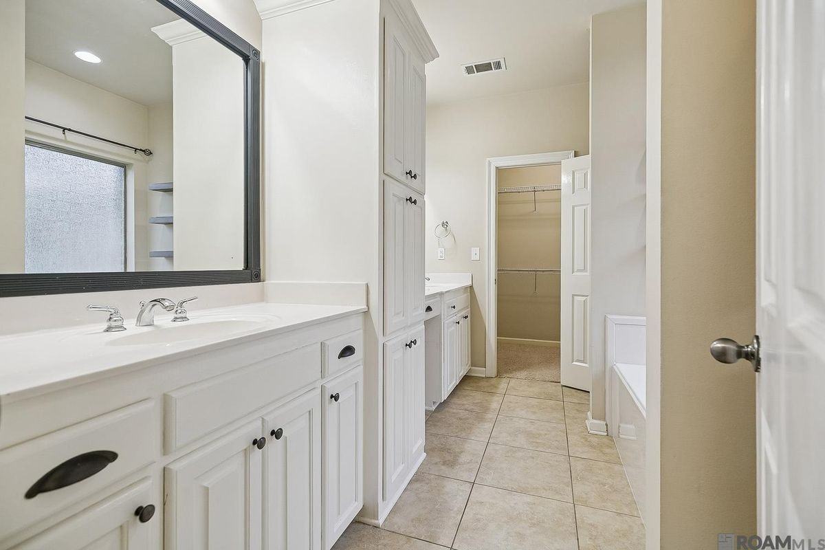 3418 Southlake Ave - Photo 3 of 5
