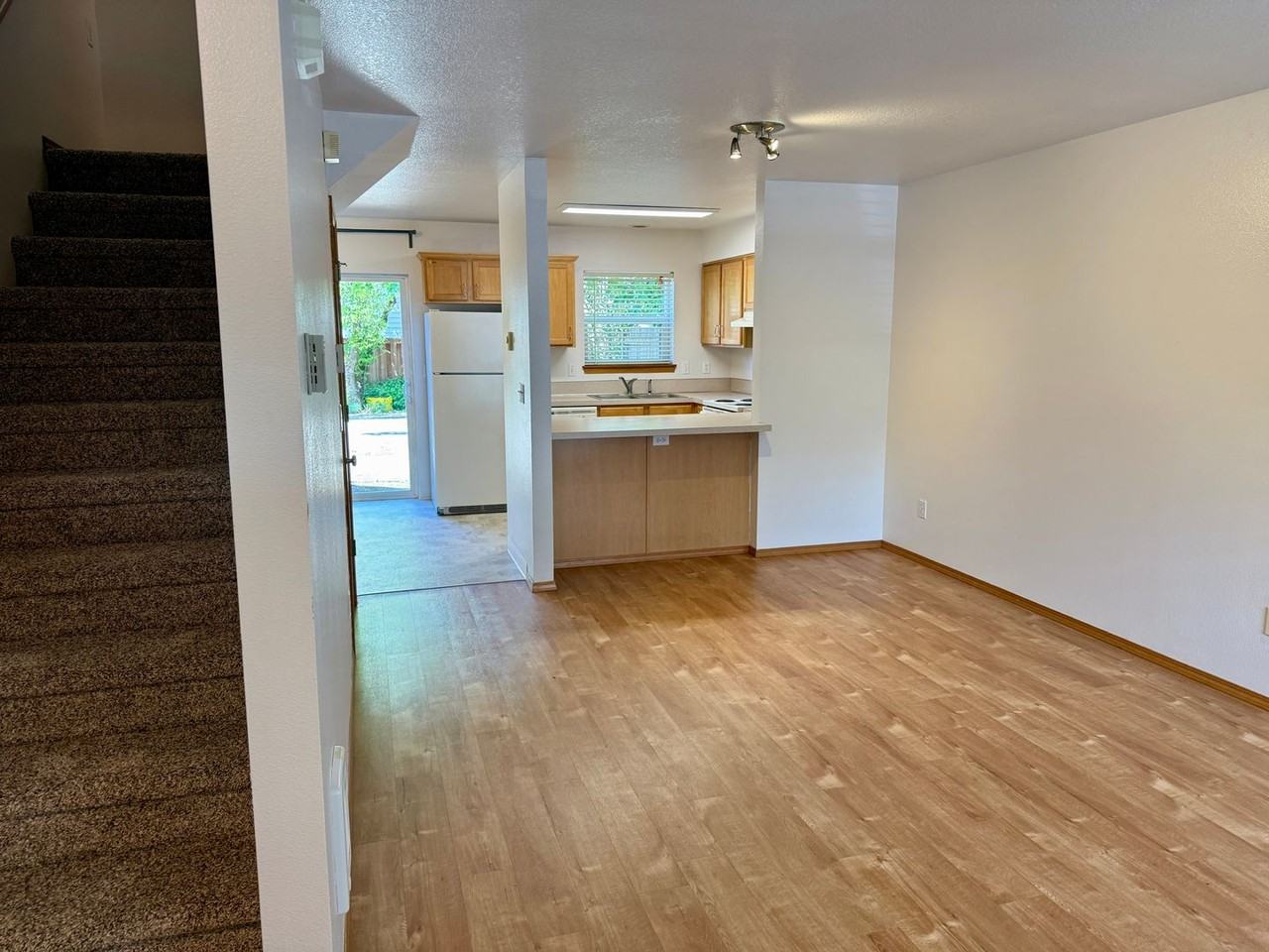 1123 Ne Emerson St - Photo 4 of 14