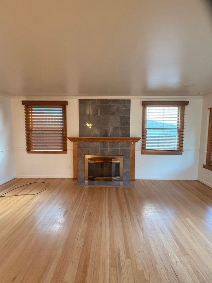 2055 Maryal Dr - Photo 2 of 10