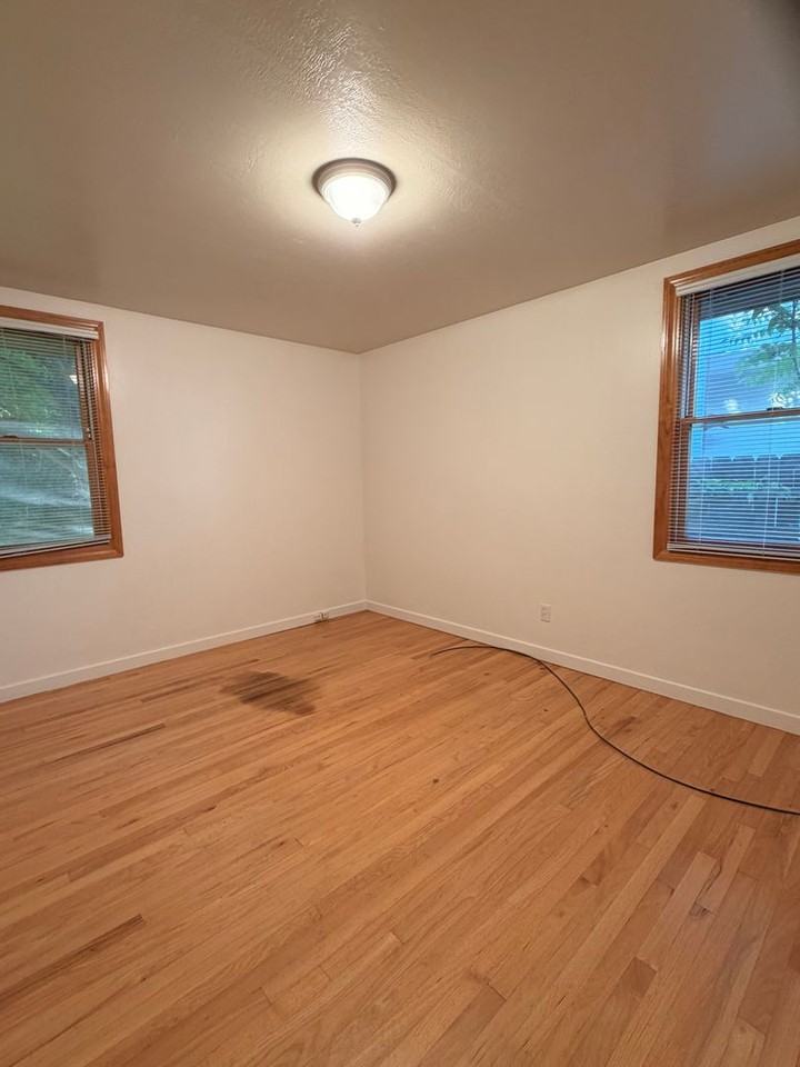 2055 Maryal Dr - Photo 5 of 10
