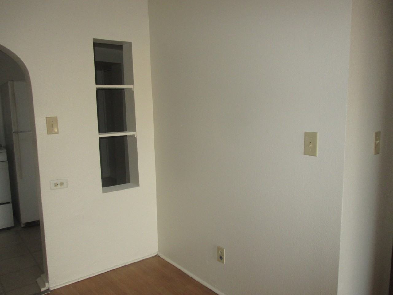 645 E St - Photo 2 of 11