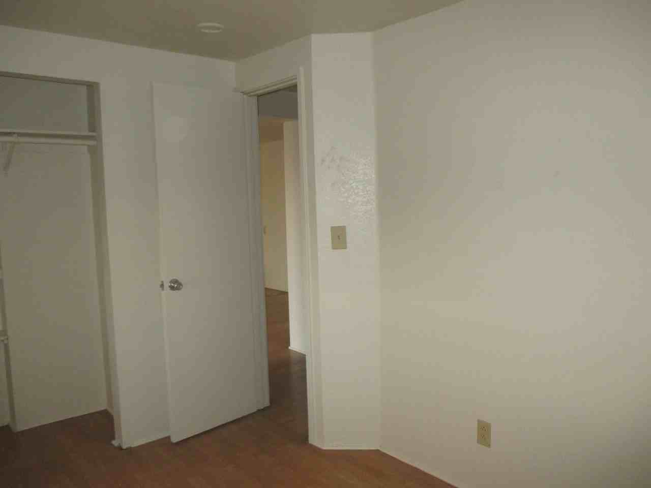 645 E St - Photo 4 of 11